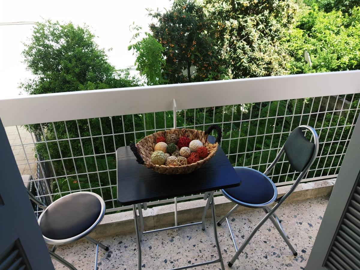 Experience An Easy Living Place Downtown In Athena Bagian luar foto
